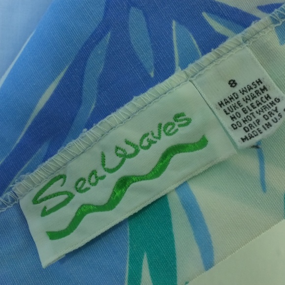 vintage floral playsuit | 1970s Sea Waves romper - Picture 10 of 16